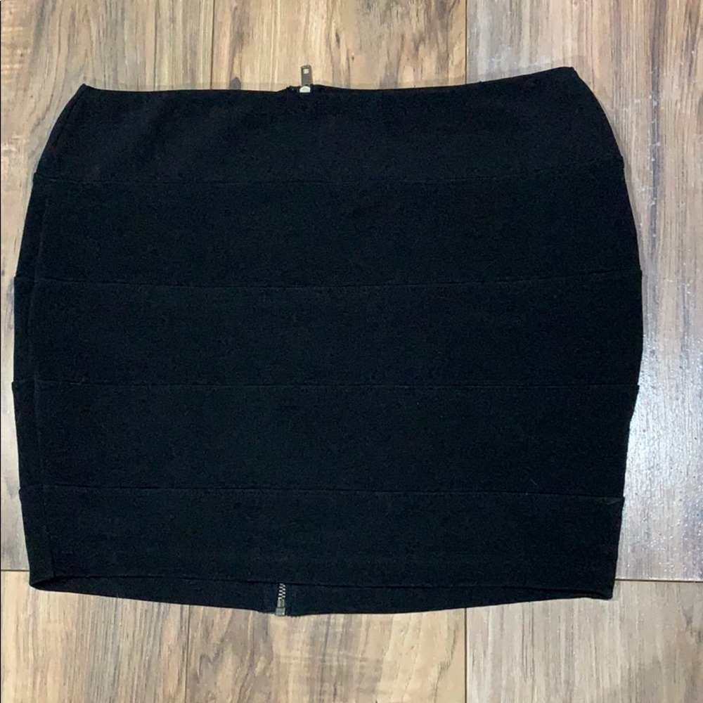 Stretchy pencil mini skirt
